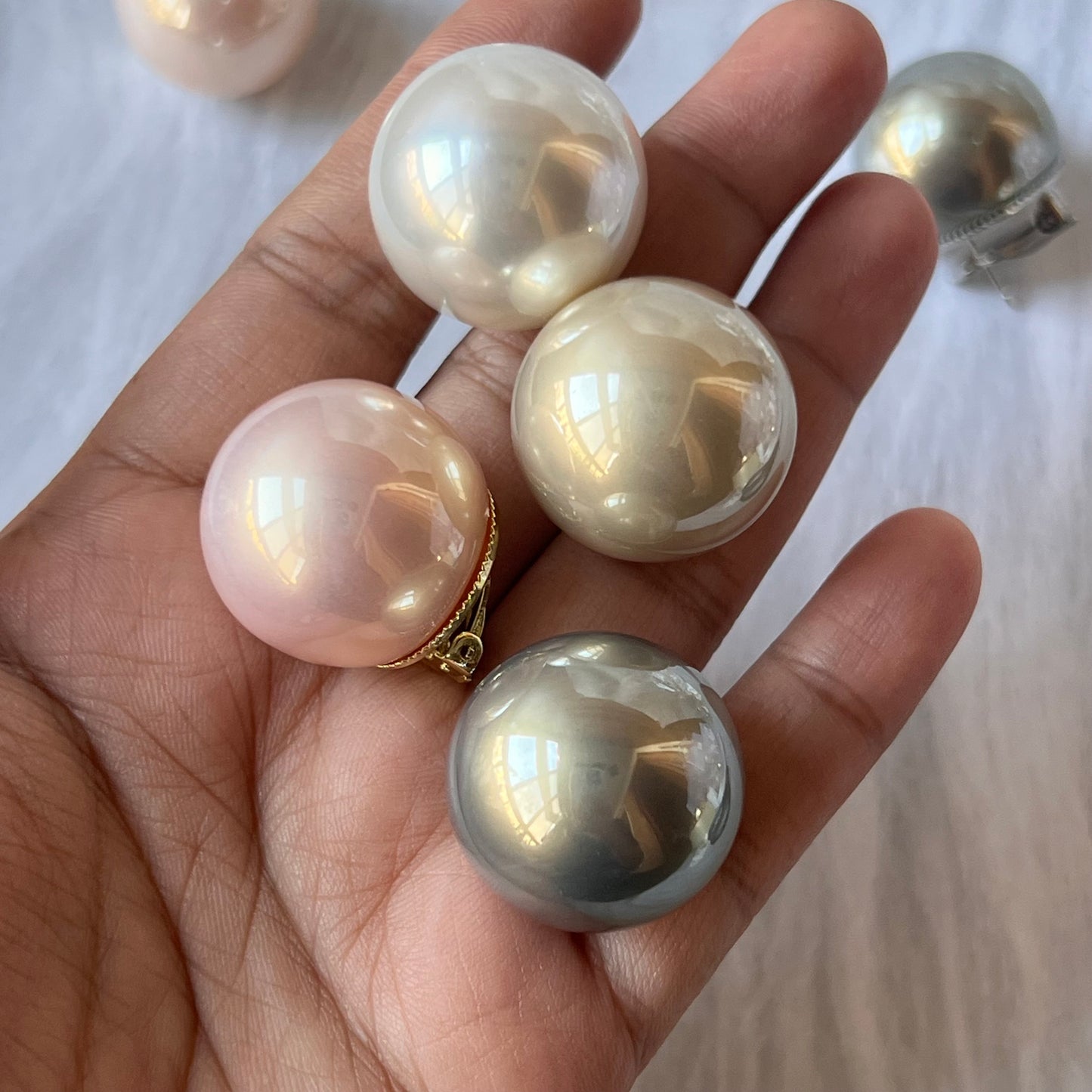 Pearl studs - 25mm