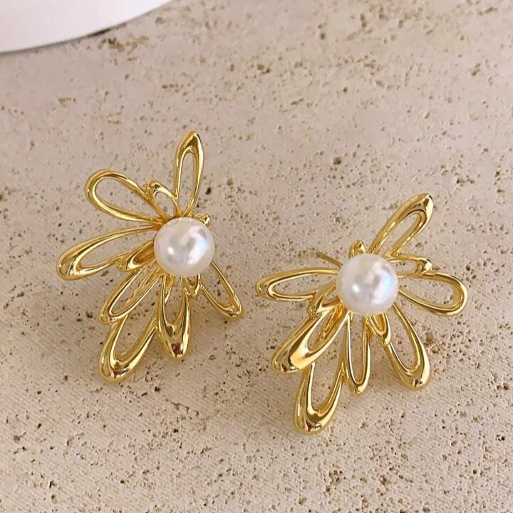 Lotus studs