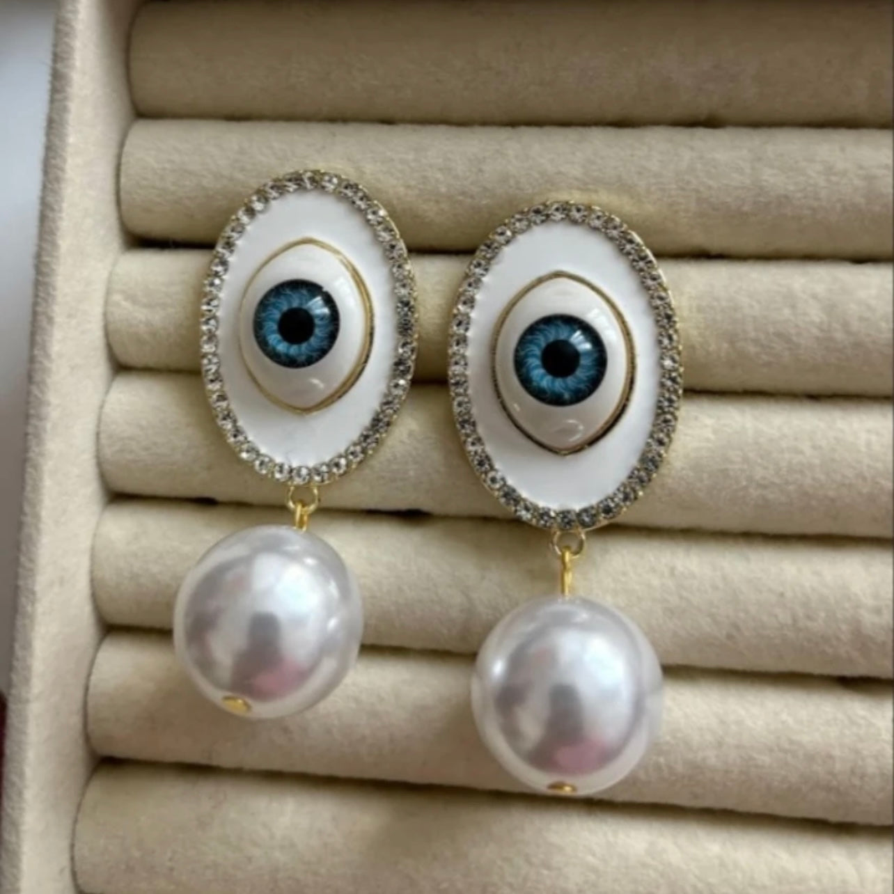 Atria Studs