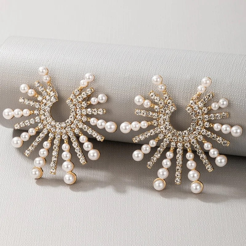 Kriti Pearl Earrings