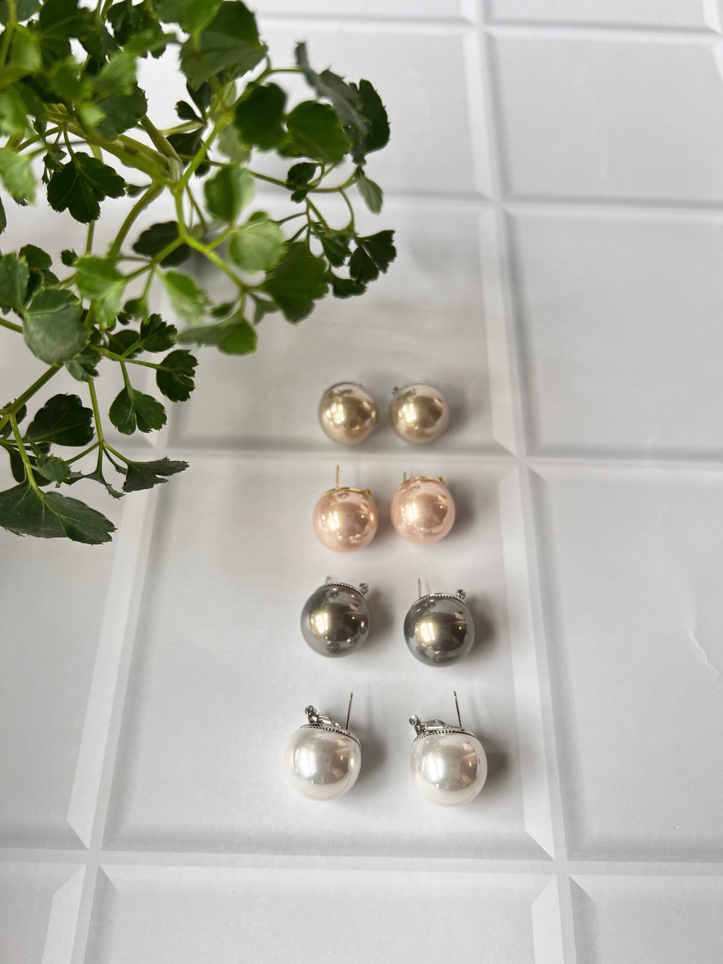 Pearl Studs - 20mm