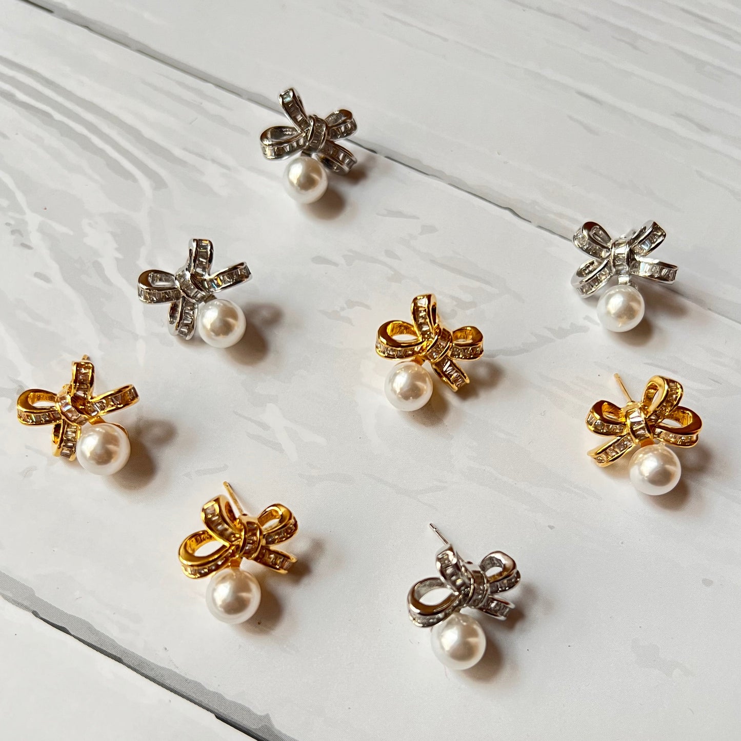 Mona Pearl Bow Studs