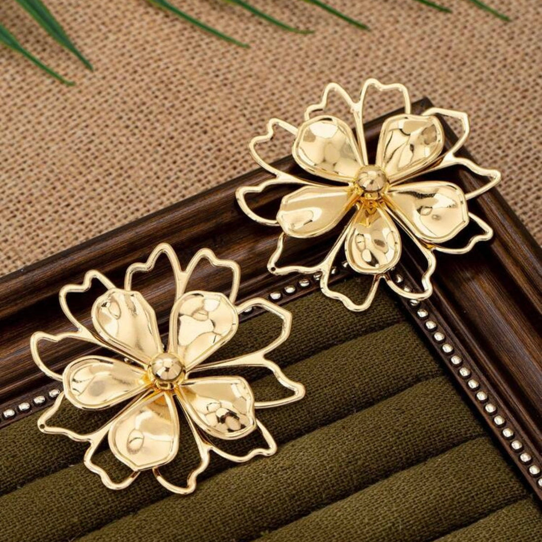 Dig Floral Studs