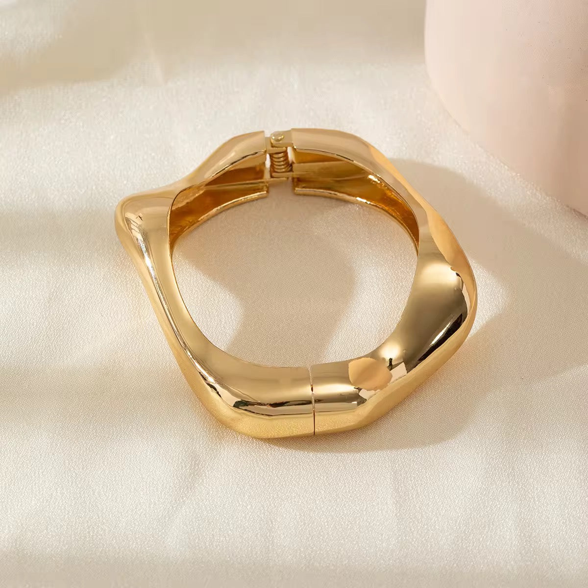 Tame Cuff