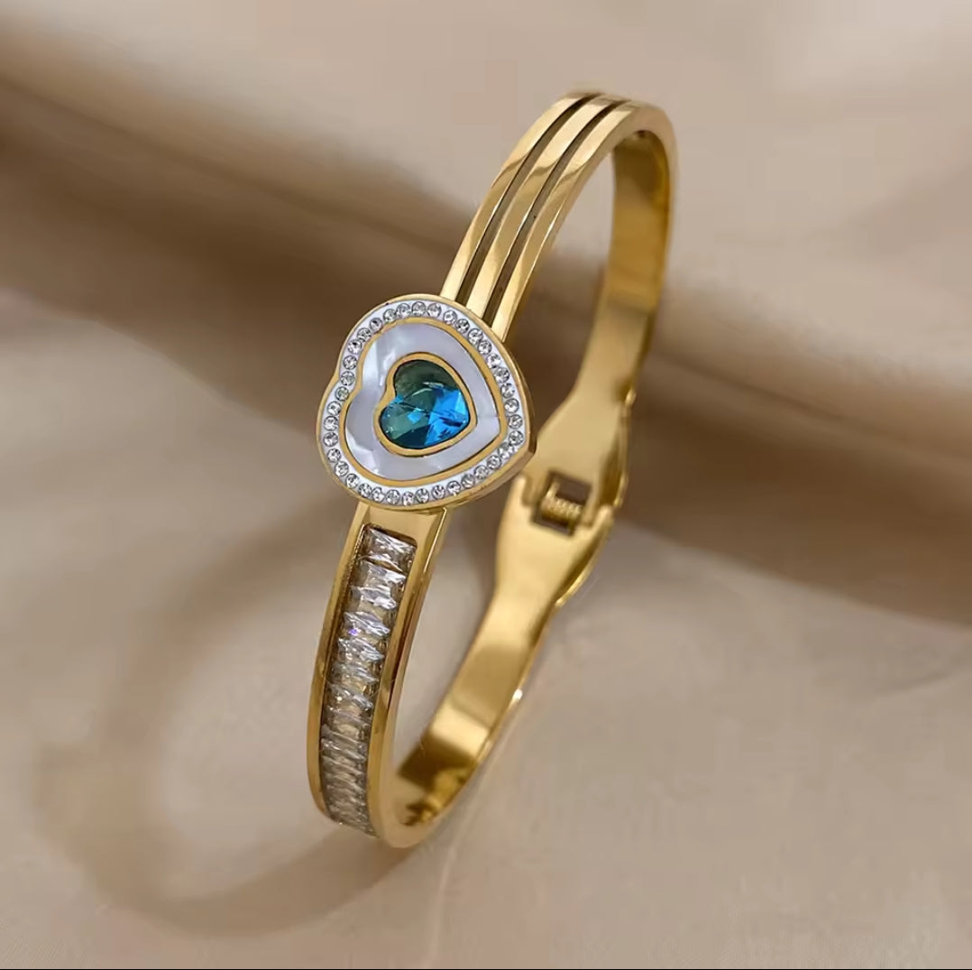 Blue beauty bracelet