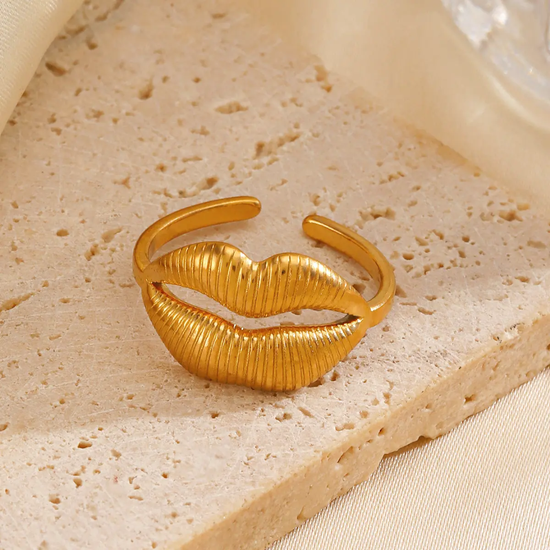 Kisses Ring