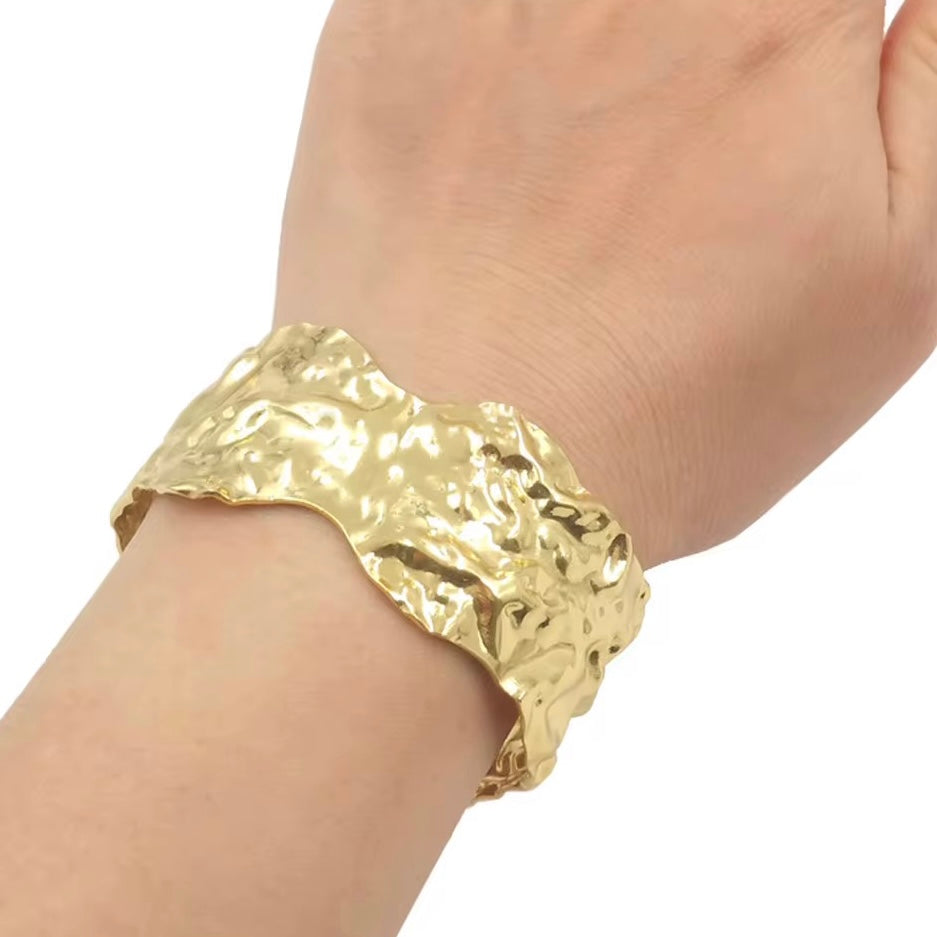 Hammer Cuff