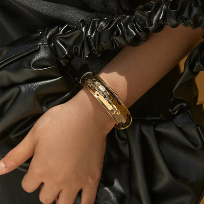 Maze cuff