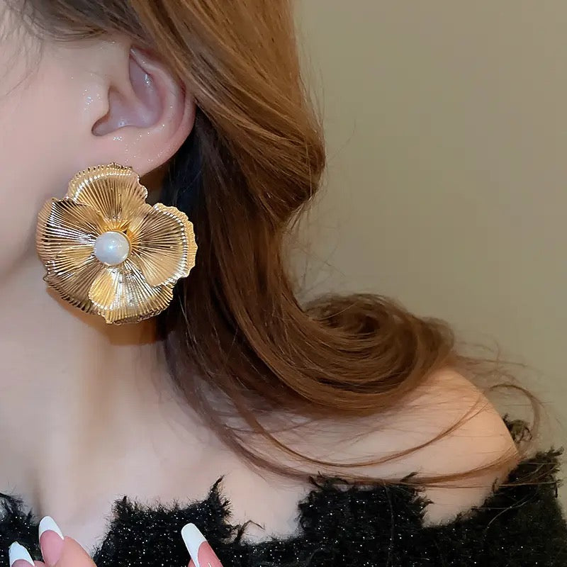 Jane Floral Studs - Golden