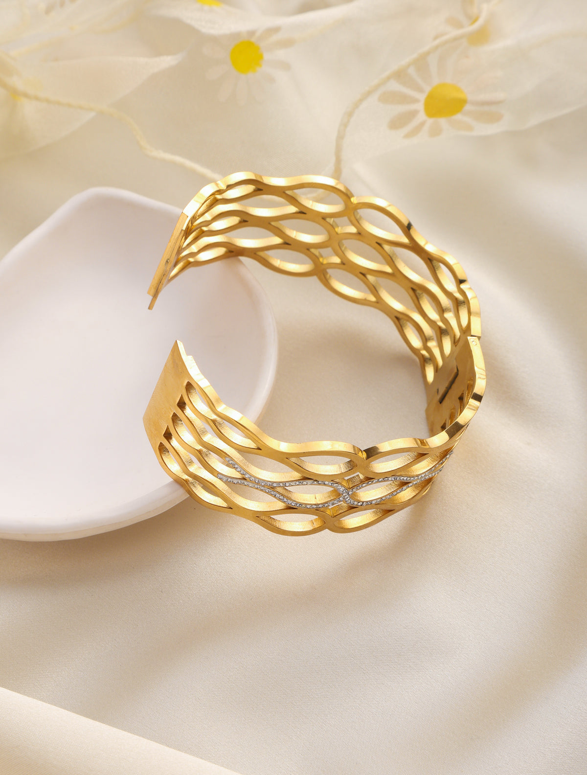 Wave Hand Cuff