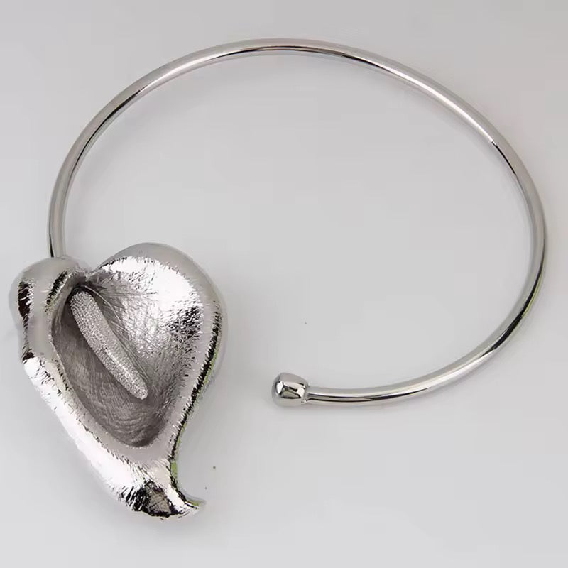 The Extra Leaf Choker