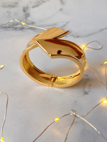 Krisp Hand Cuff