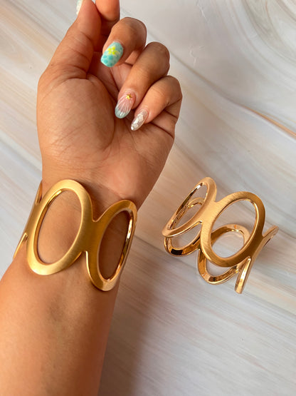 Macey Hand Cuff