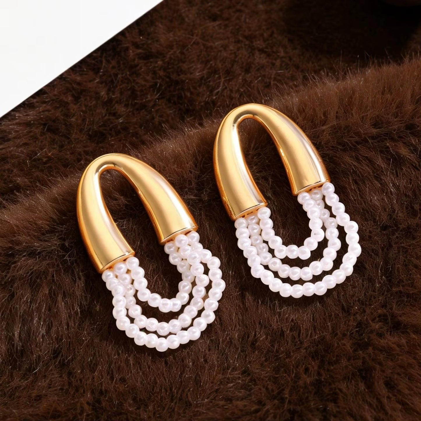 Blink Pearl Earrings