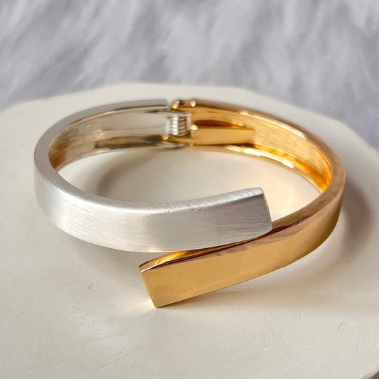 Dual tone cuff