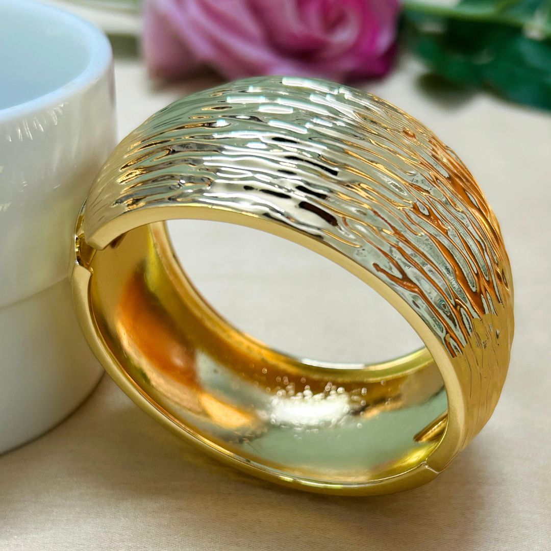 Crook Cuff