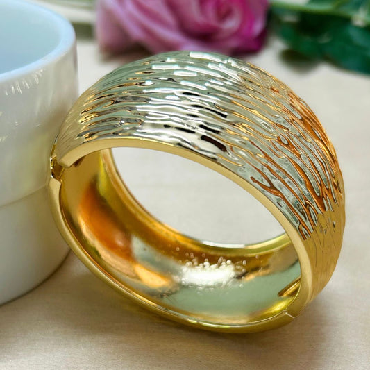 Crook Cuff