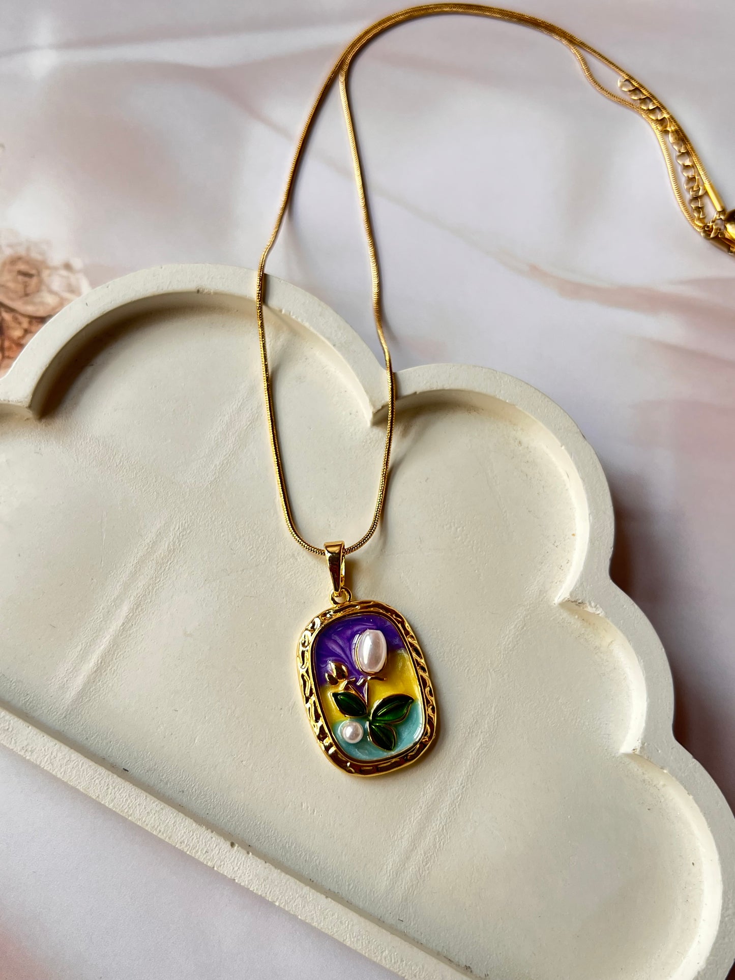 Gaze Necklace