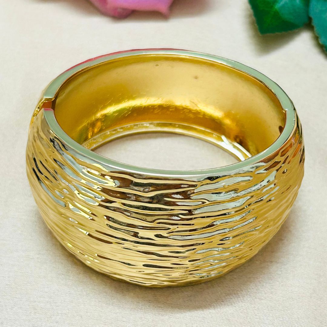 Crook Cuff