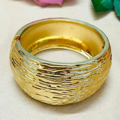 Crook Cuff