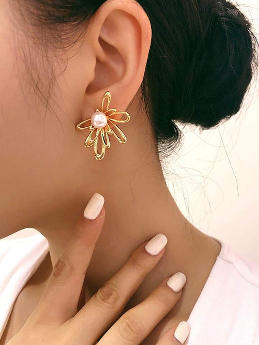 Lotus studs