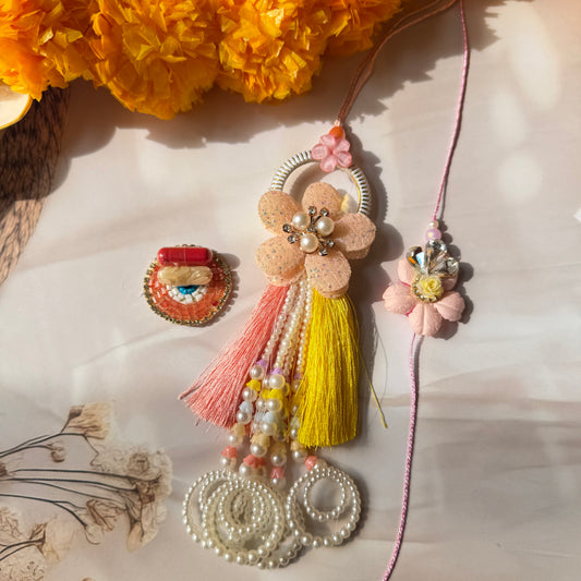 Sang rakhna Rakhi Set