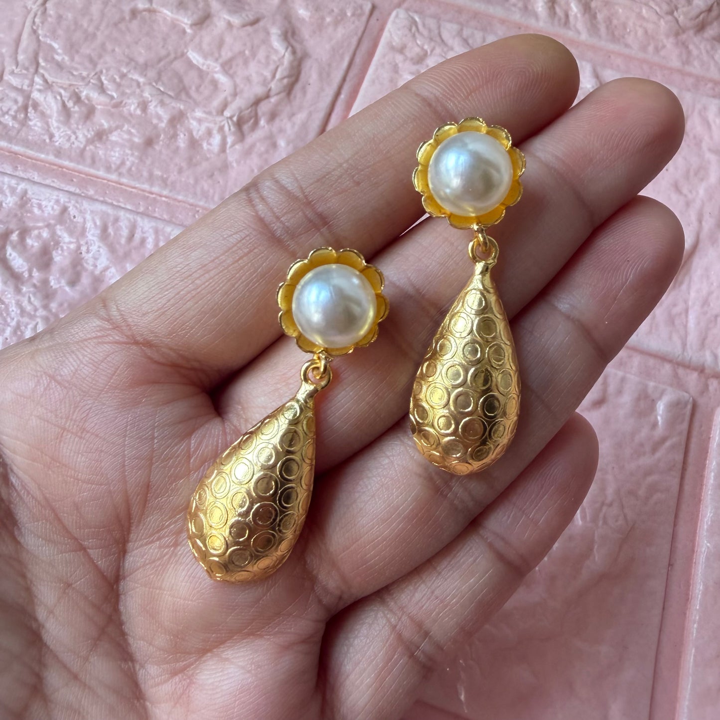 Drop Pearl earrings