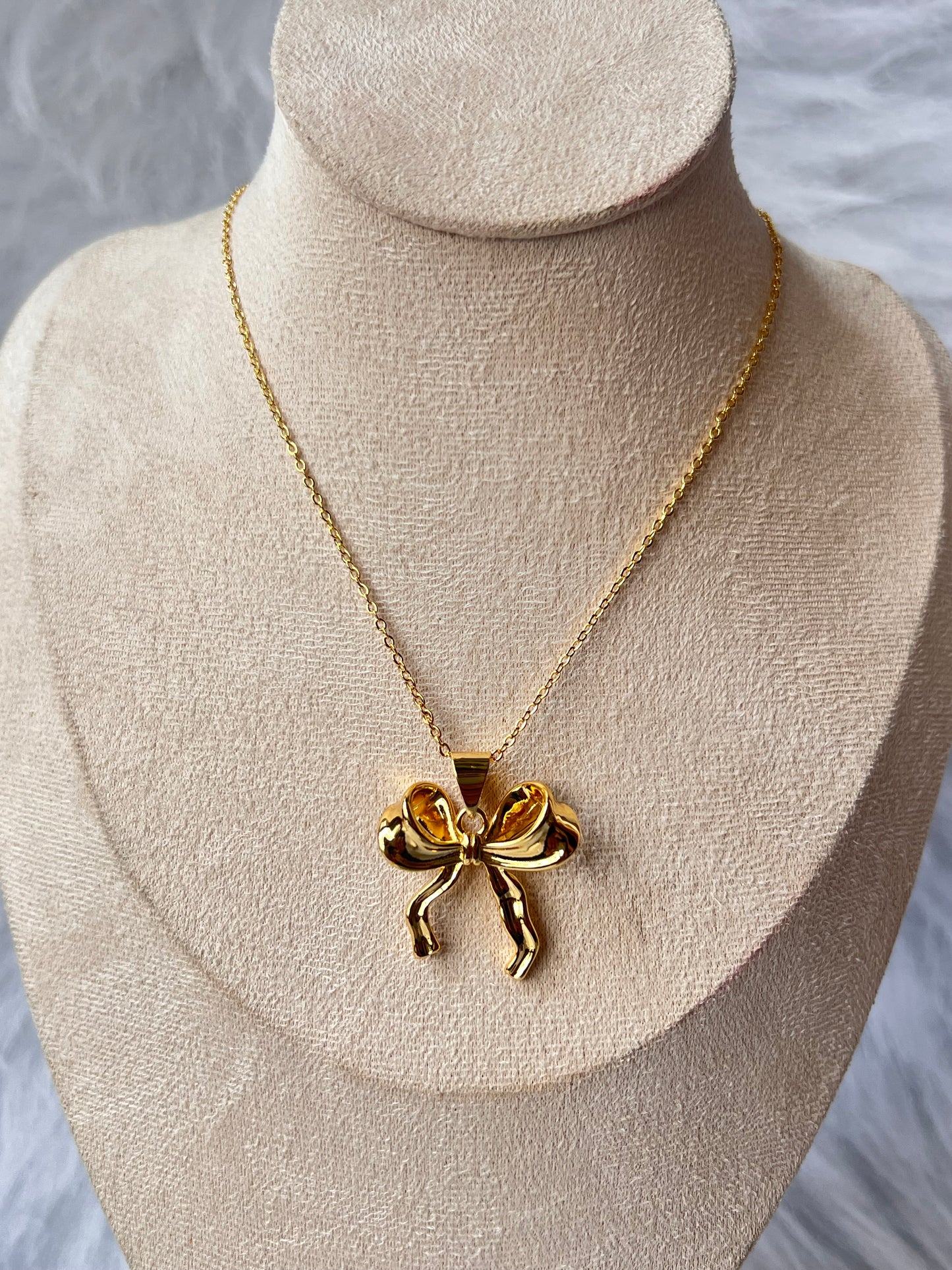 Daisy Bow Necklace