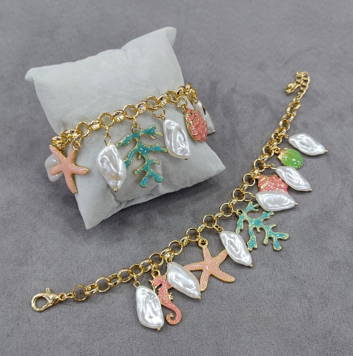 Beach babe Charm Bracelet