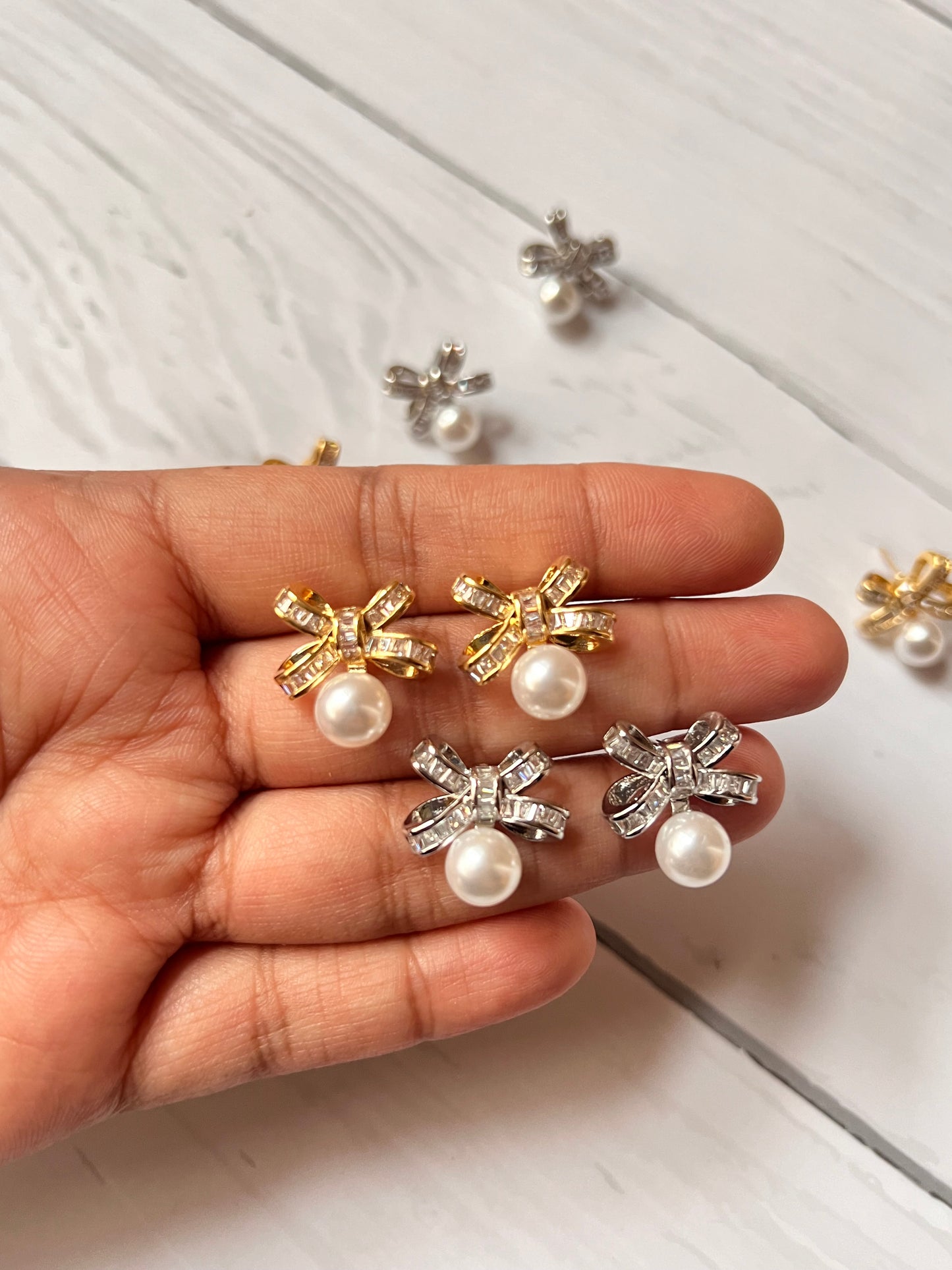 Mona Pearl Bow Studs