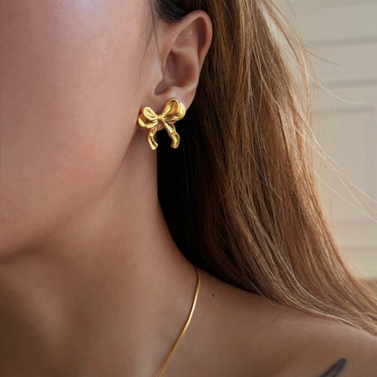 Nua Bow Stud