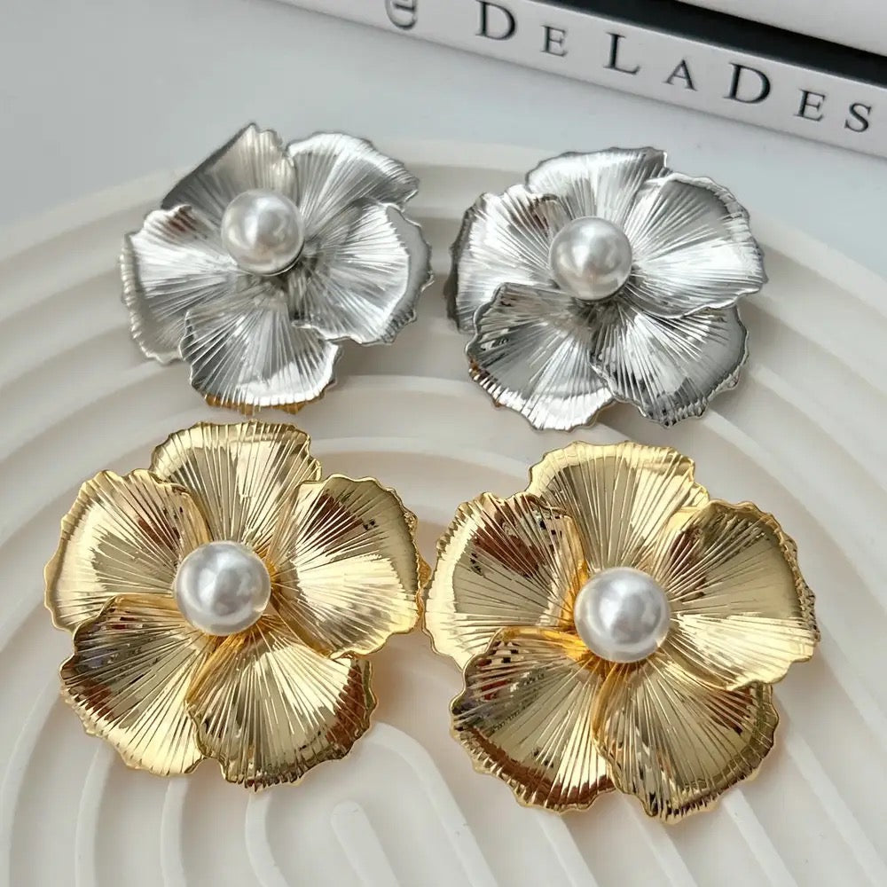 Jane Floral Studs - Golden