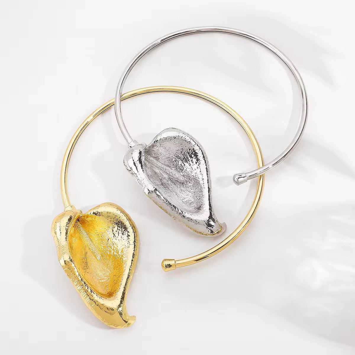 The Extra Leaf Choker