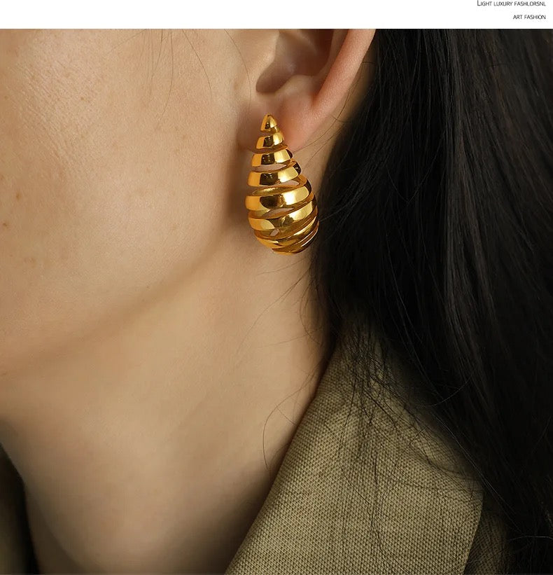 Monica Drop Earrings - Golden