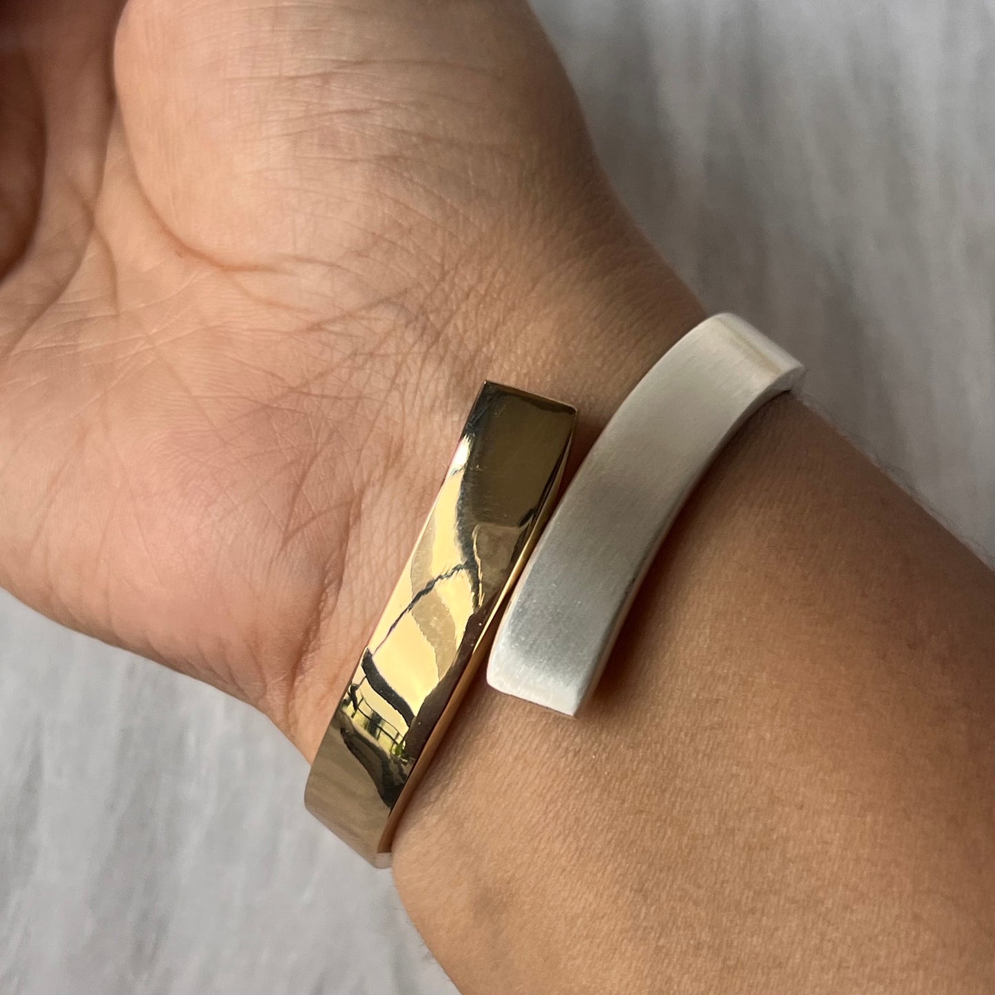Dual tone cuff