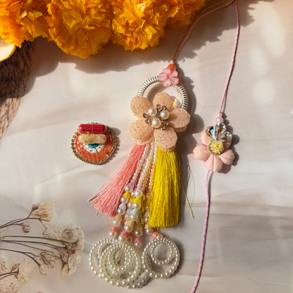 Sang rakhna Rakhi Set