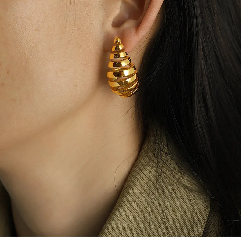 Monica Drop Earrings - Golden