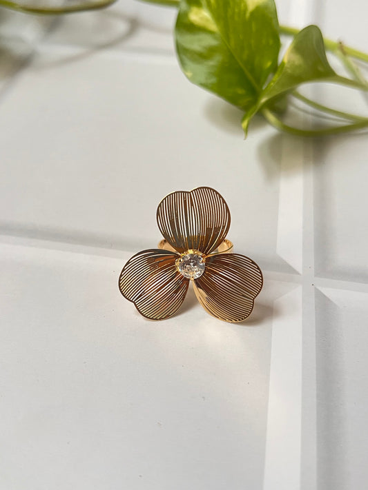 Ves Floral Ring