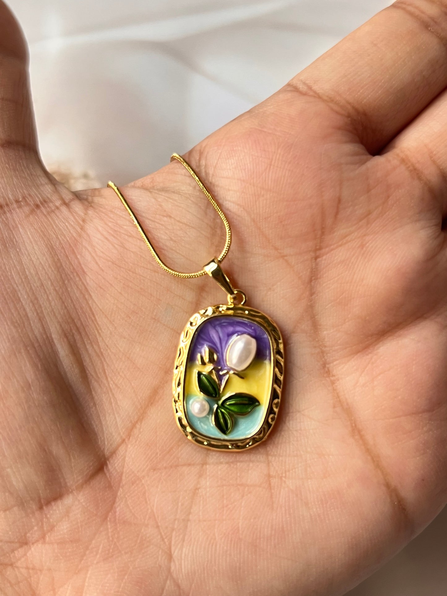 Gaze Necklace