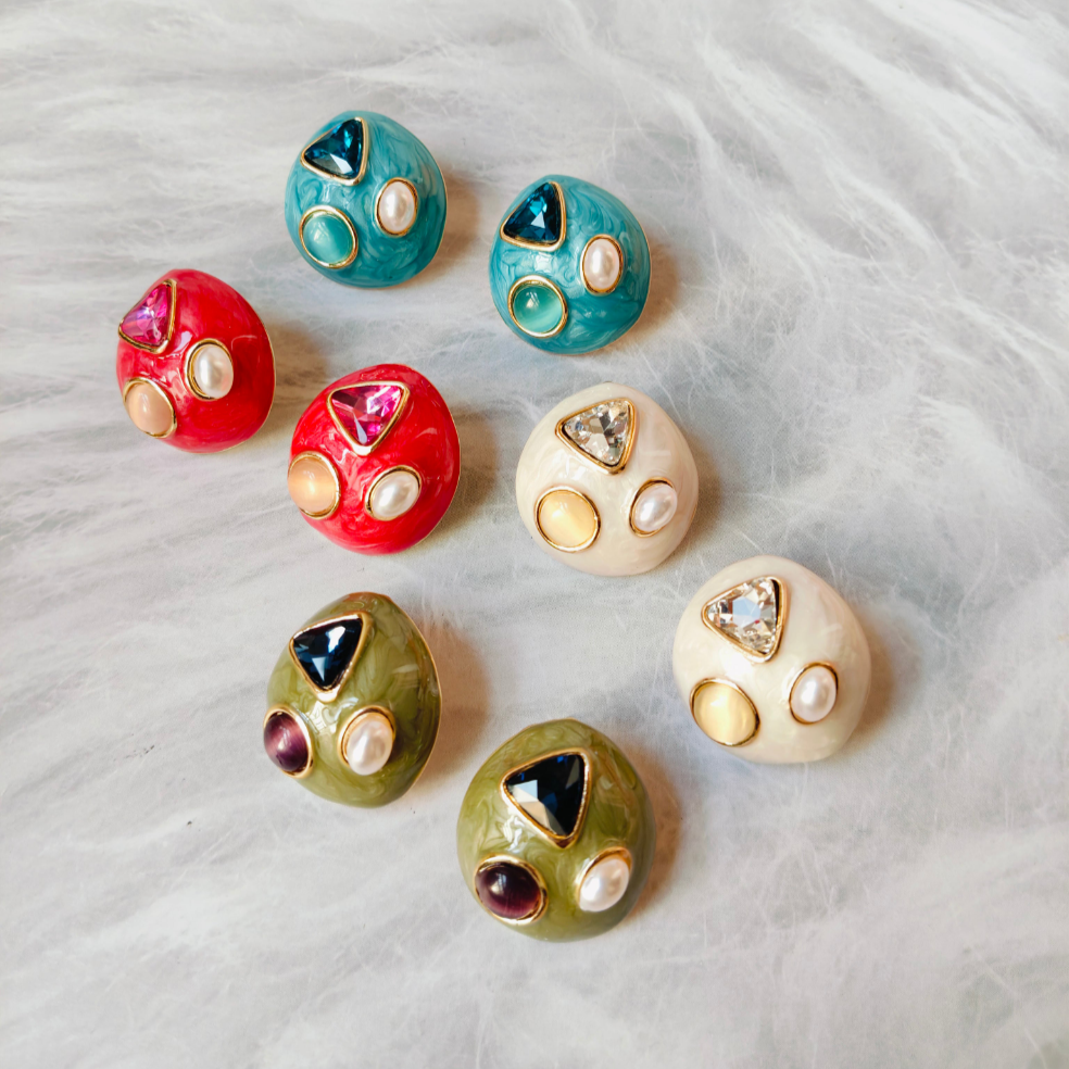 Amoeba Studs