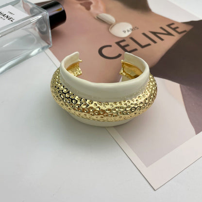 Mazik Enamel Hand Cuff