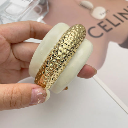 Mazik Enamel Hand Cuff