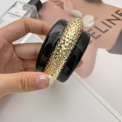 Mazik Enamel Hand Cuff