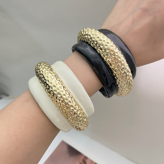 Mazik Enamel Hand Cuff