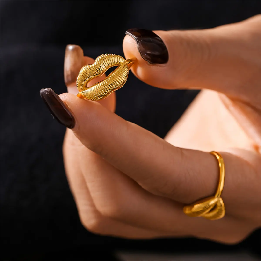 Kisses Ring