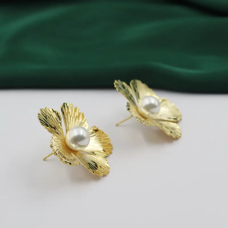 Kesa Studs