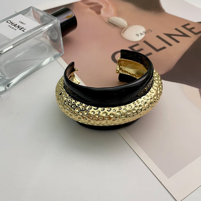 Mazik Enamel Hand Cuff
