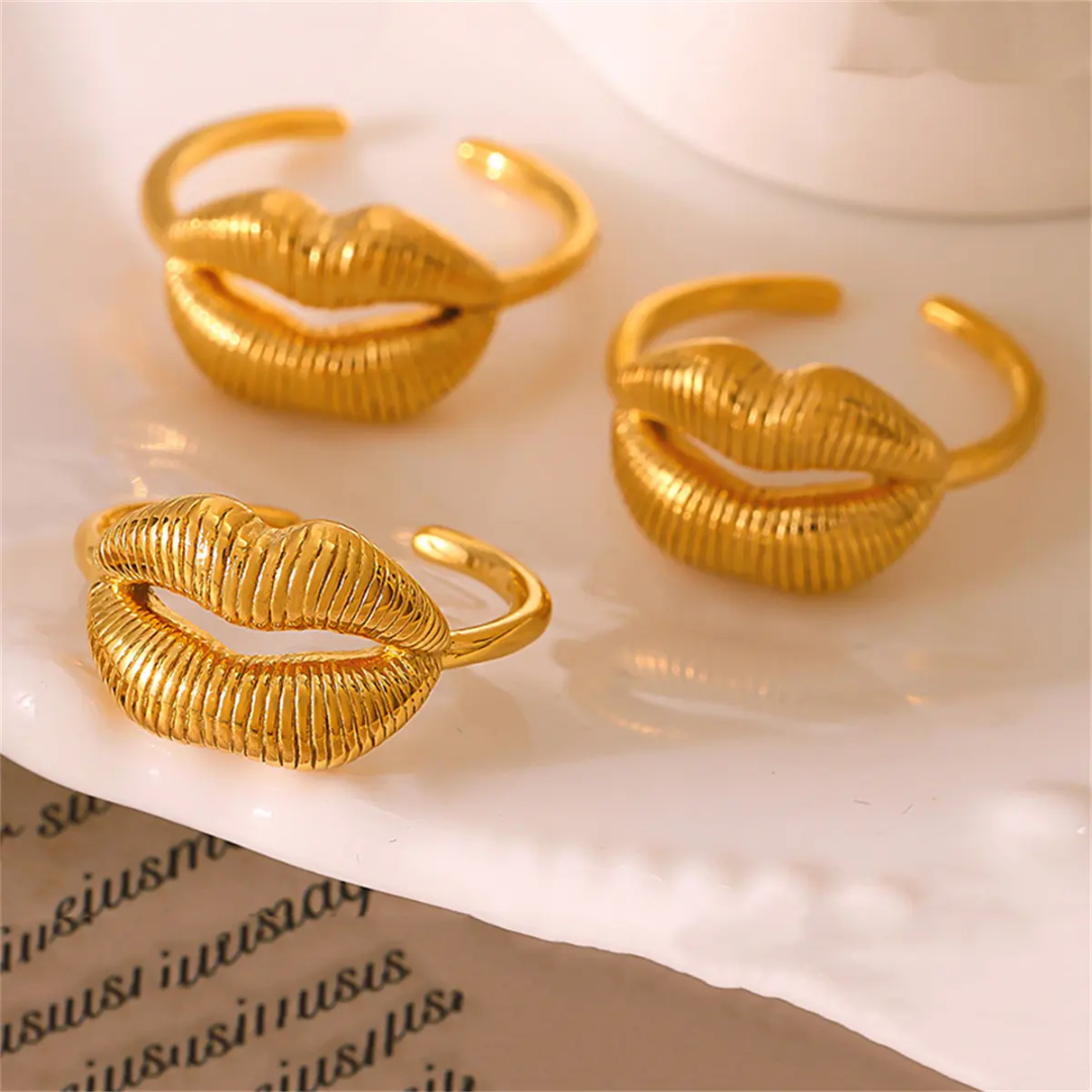 Kisses Ring