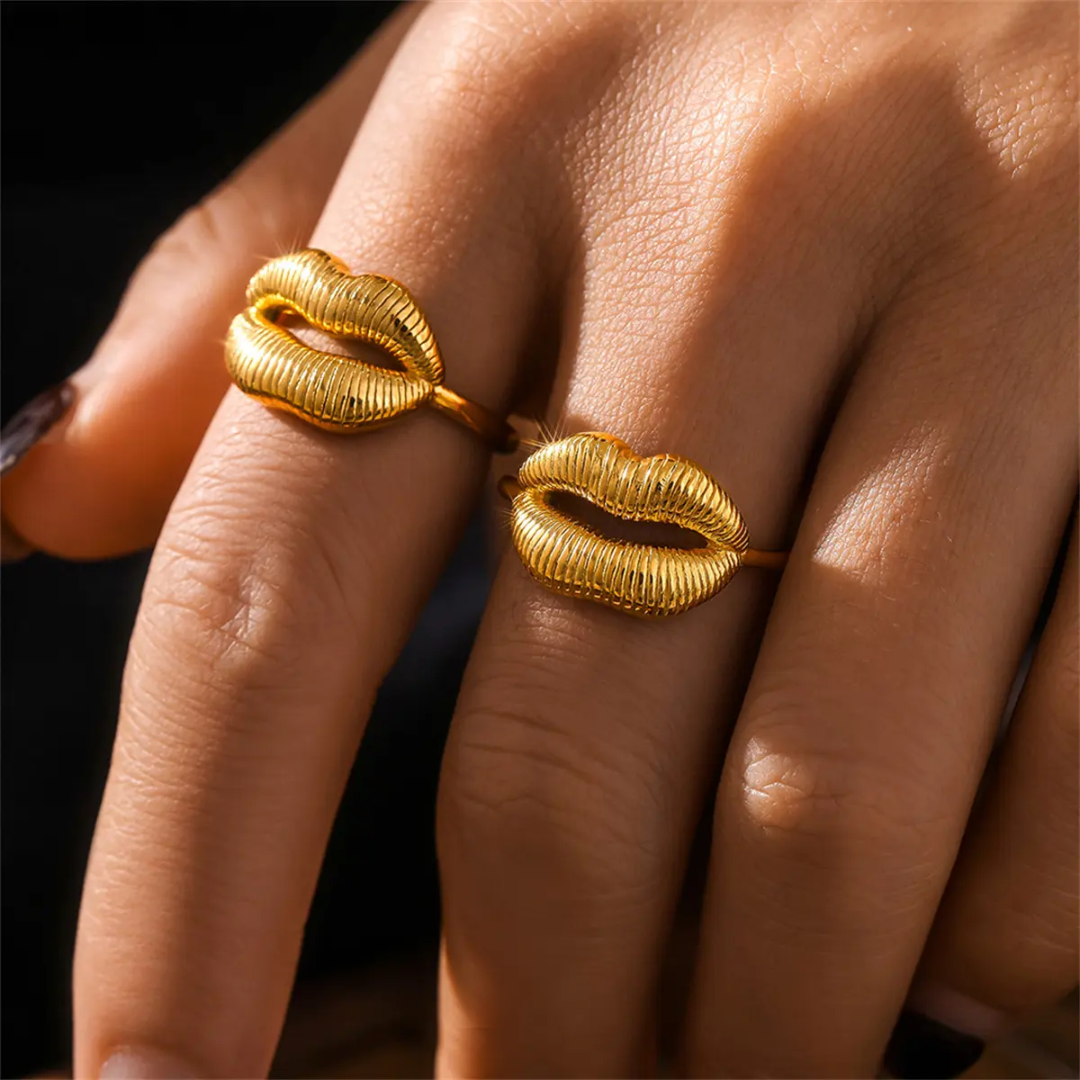 Kisses Ring