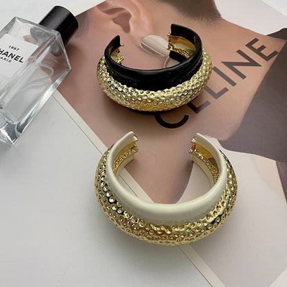 Mazik Enamel Hand Cuff